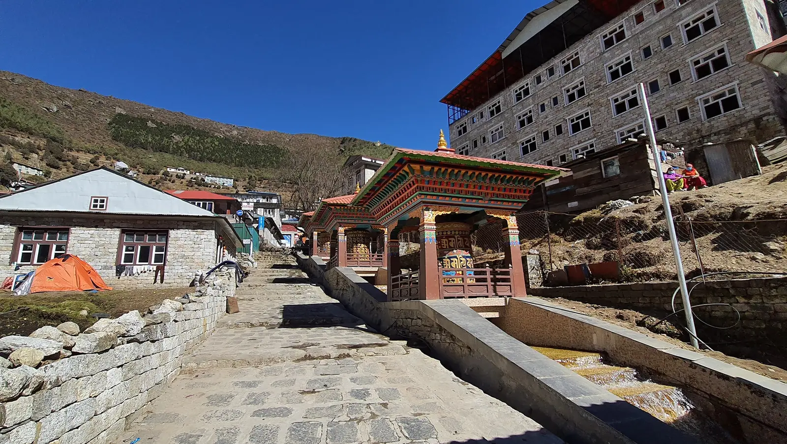 Empty street of Namche.