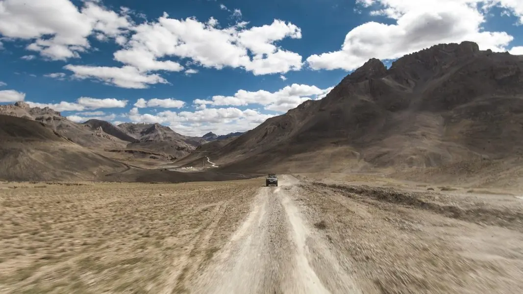 Drive through the rugged terrain. Source: Pixabay