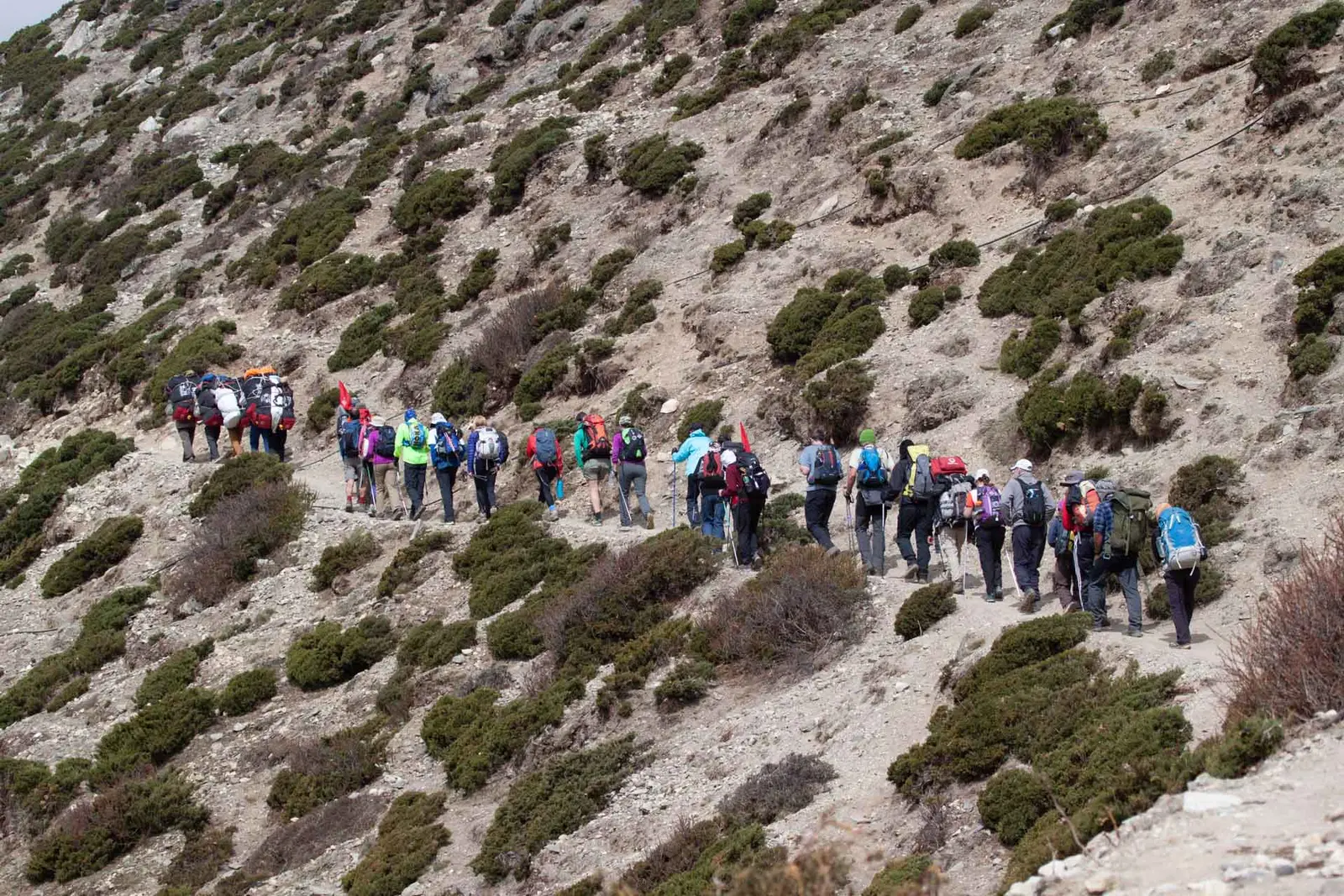 trekking trail to Lobuche
