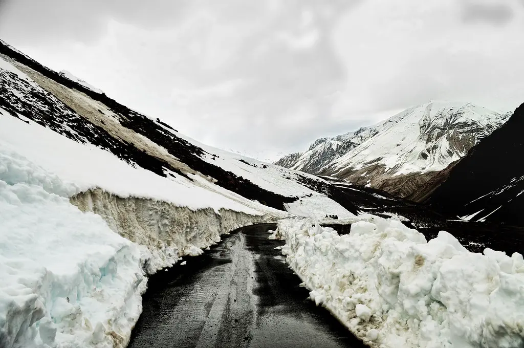 Baralacha Pass, situated at 4890 meters. Source: Pixabay