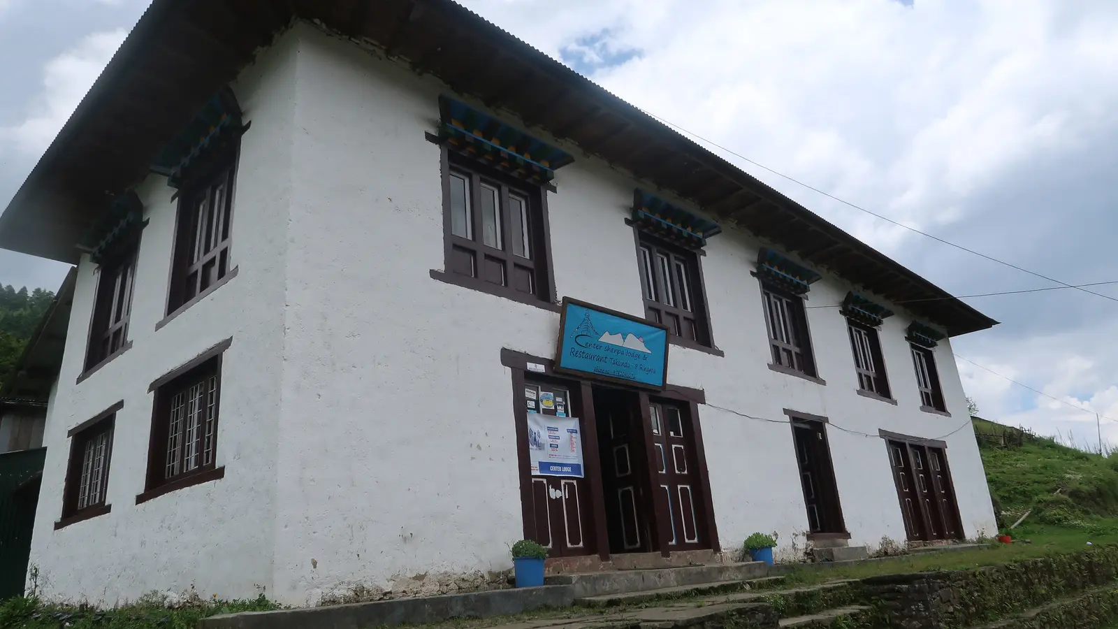 Center Sherpa Lodge And Resturant
