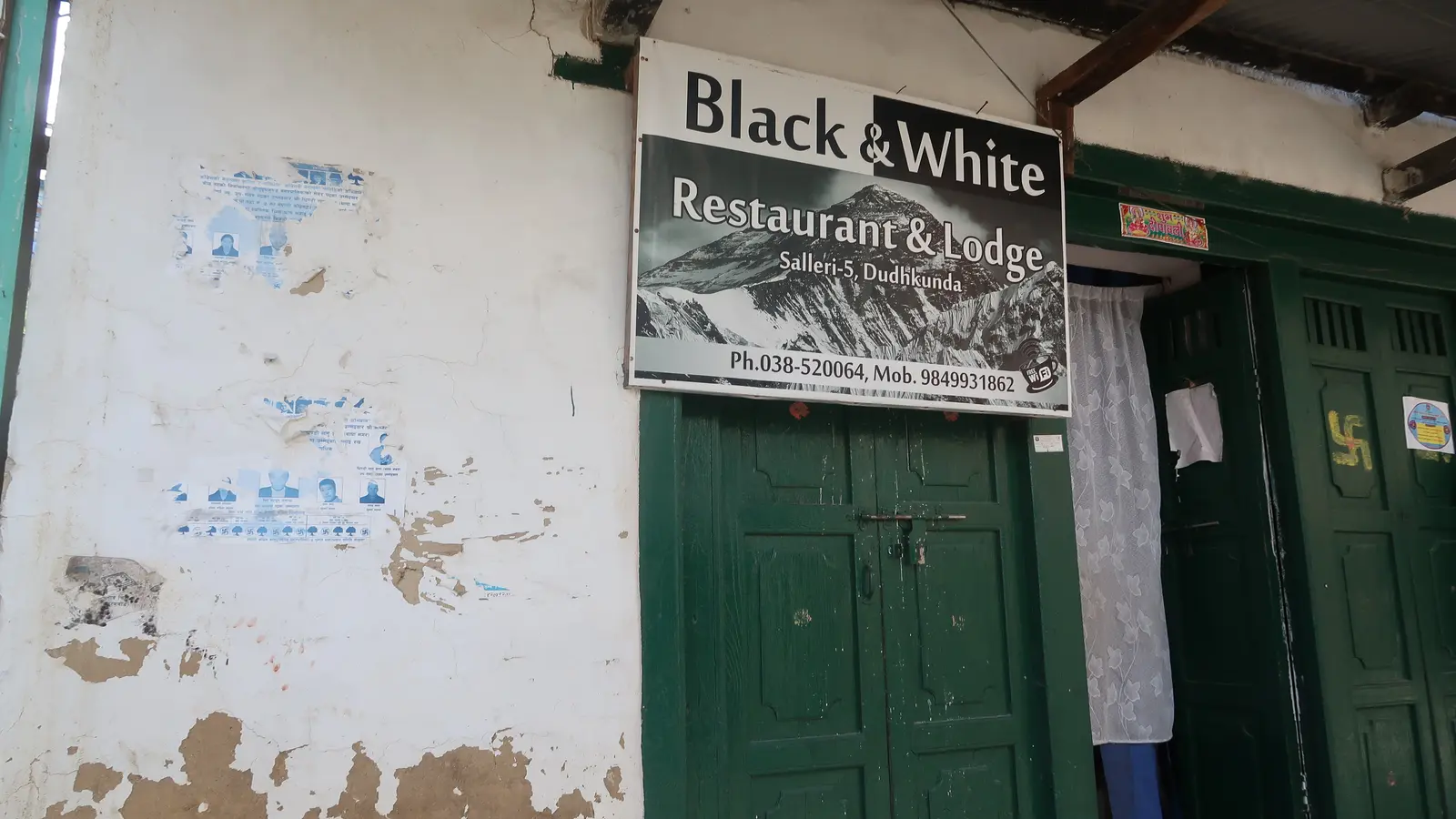 Black And White Restaurant & Lodge