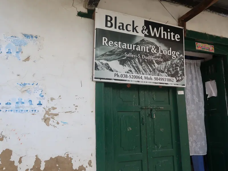 Black And White Restaurant & Lodge
