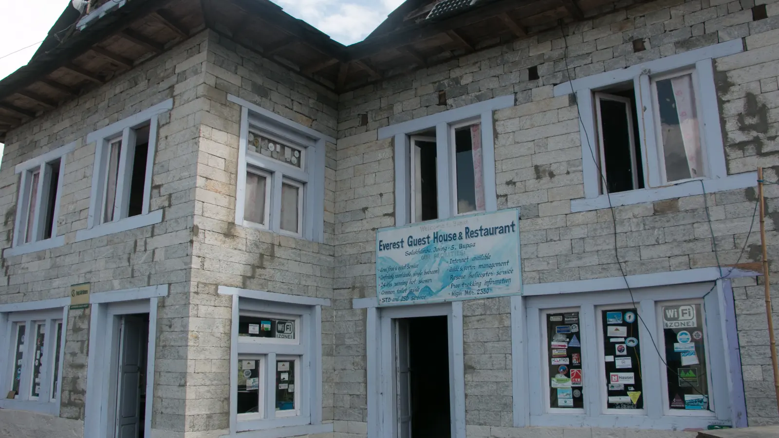 Everest Guest House And Restaurant