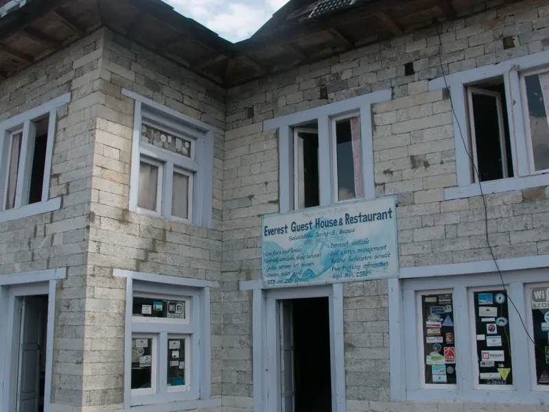 Everest Guest House And Restaurant