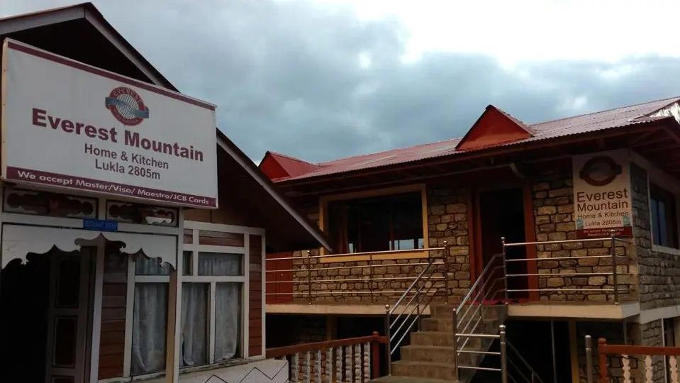Everest Mountain Home