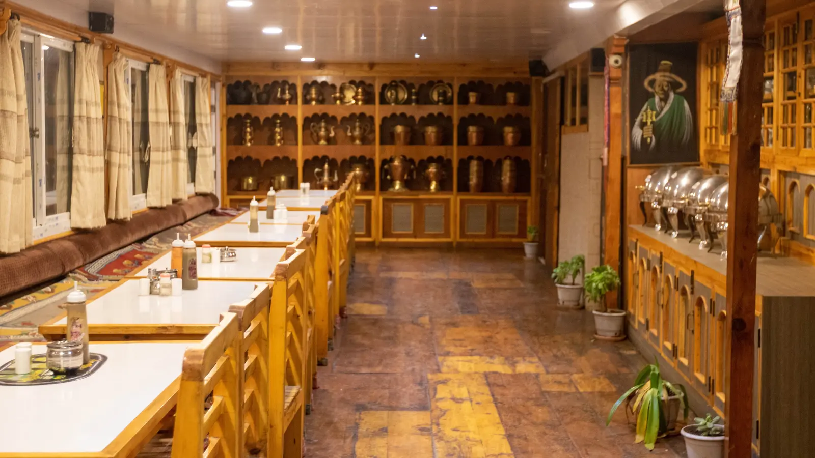 Mount Kailash Lodge And Restaurant