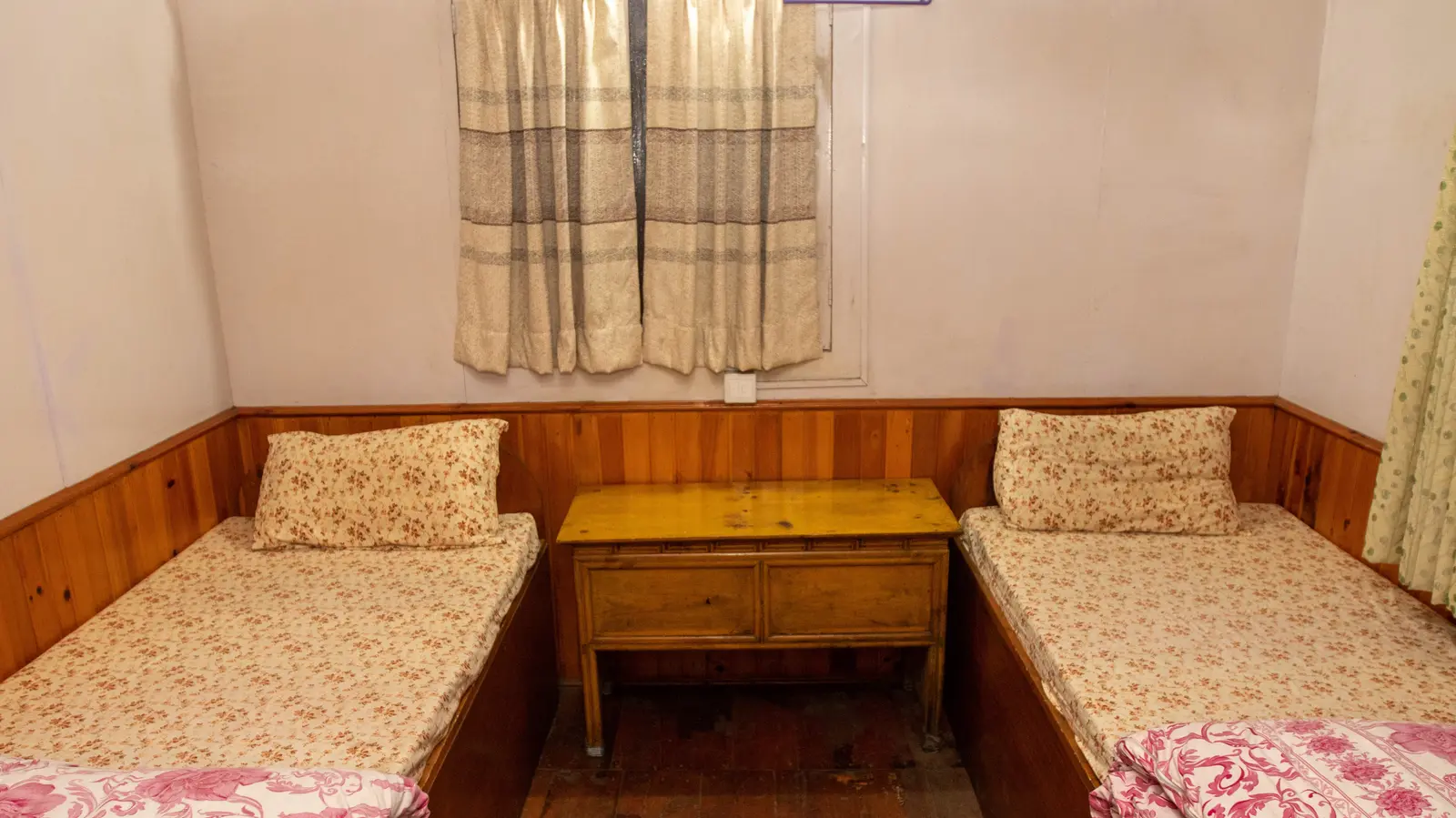 Mount Kailash Lodge And Restaurant