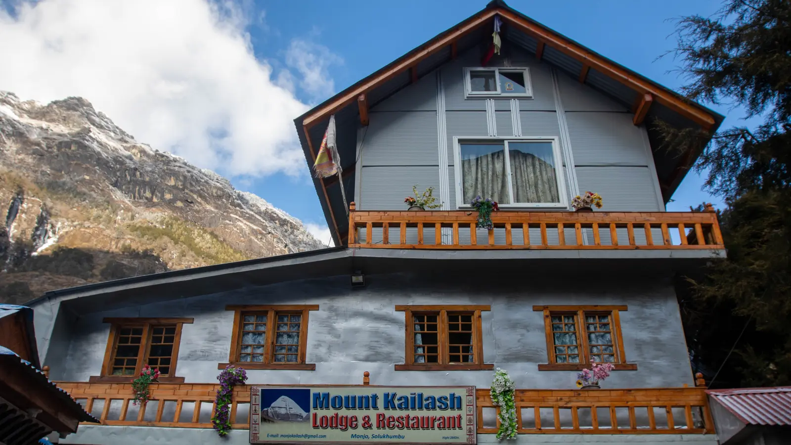 Mount Kailash Lodge And Restaurant