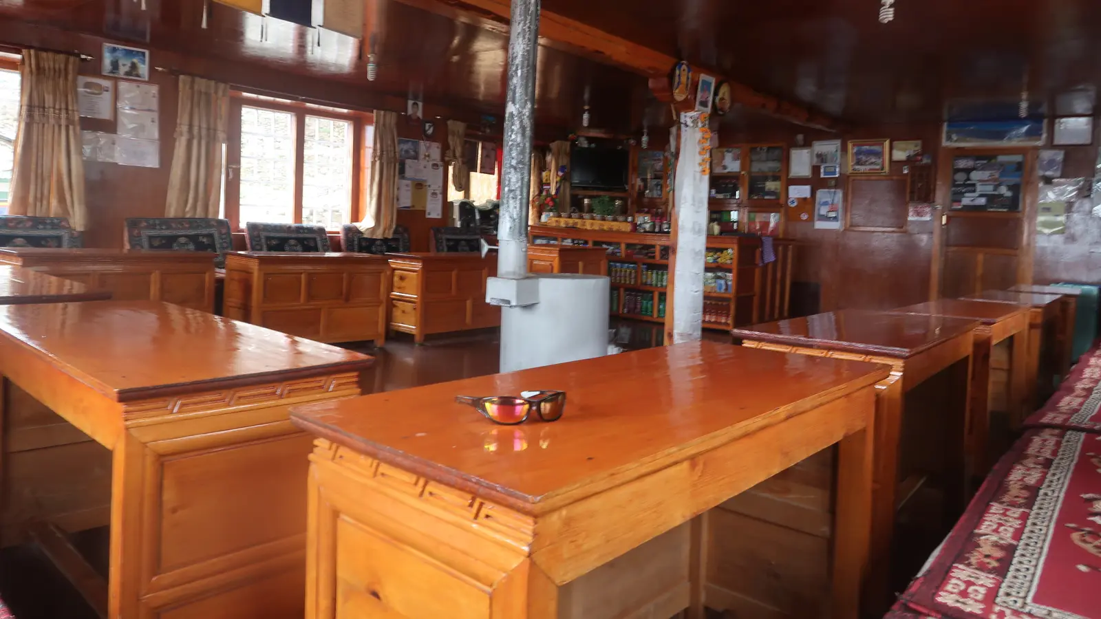 Thamserku View Lodge And Restaurant