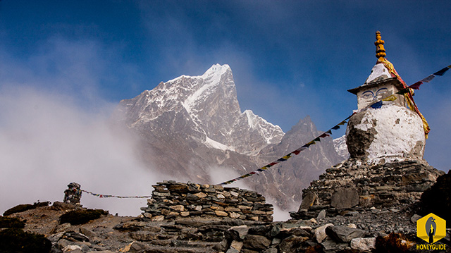 Everest base camp trail